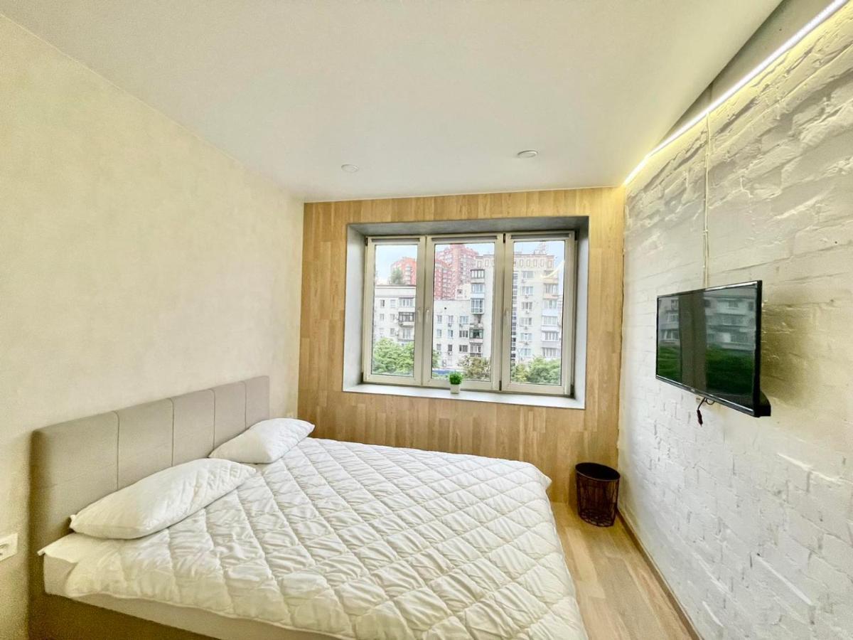 1 Room Apartment Near Peremohy Square Kiev Eksteriør bilde